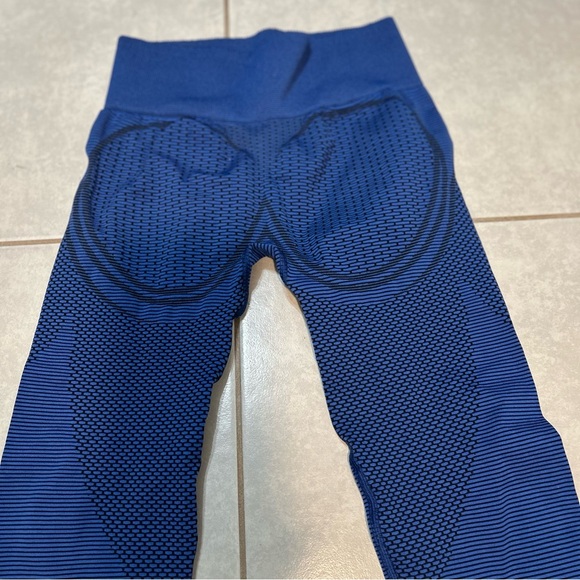 Gymshark Blue Textured Leggings - Picture 5 of 9